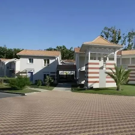 Holiday home Maison 3 Avec Piscine Proche *