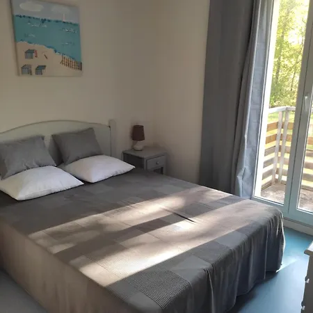 Maison 3 Avec Piscine Proche Holiday home *
