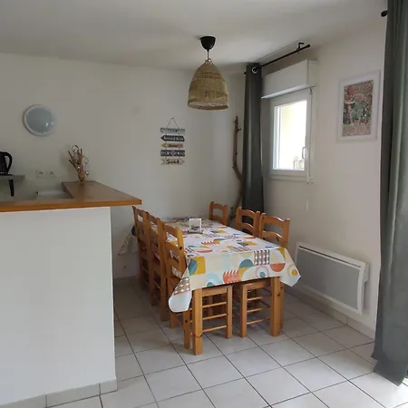 Holiday home Maison 3 Avec Piscine Proche